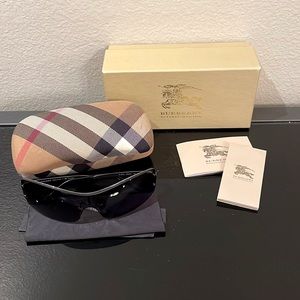 Burberry 3073 Sunglasses 1003/81 Shield